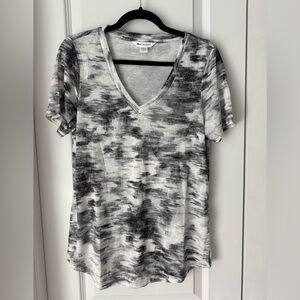 Athleta Gray White Black V-Neck Short Sleeve Shirt Women's Size Medium